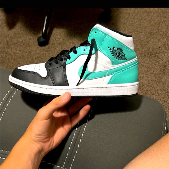 Jordan Other - Jordan 1 mids color tropical twist size 8
